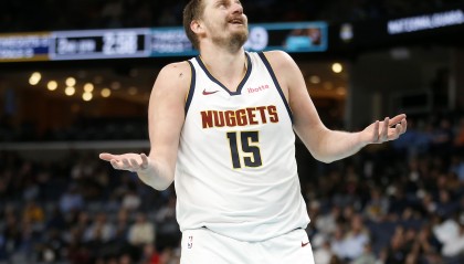 代理-单核带队杀疯了！约基奇连进四球 掘金轰出一波22-0