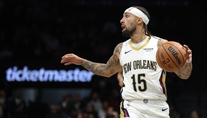 棋牌-阿尔瓦拉多被送至尼克斯！哈特第一时间更推欢迎老队友