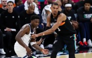 NBA无聊的季后赛第2轮即将结束：赛程随意、2组横扫、裁判控场